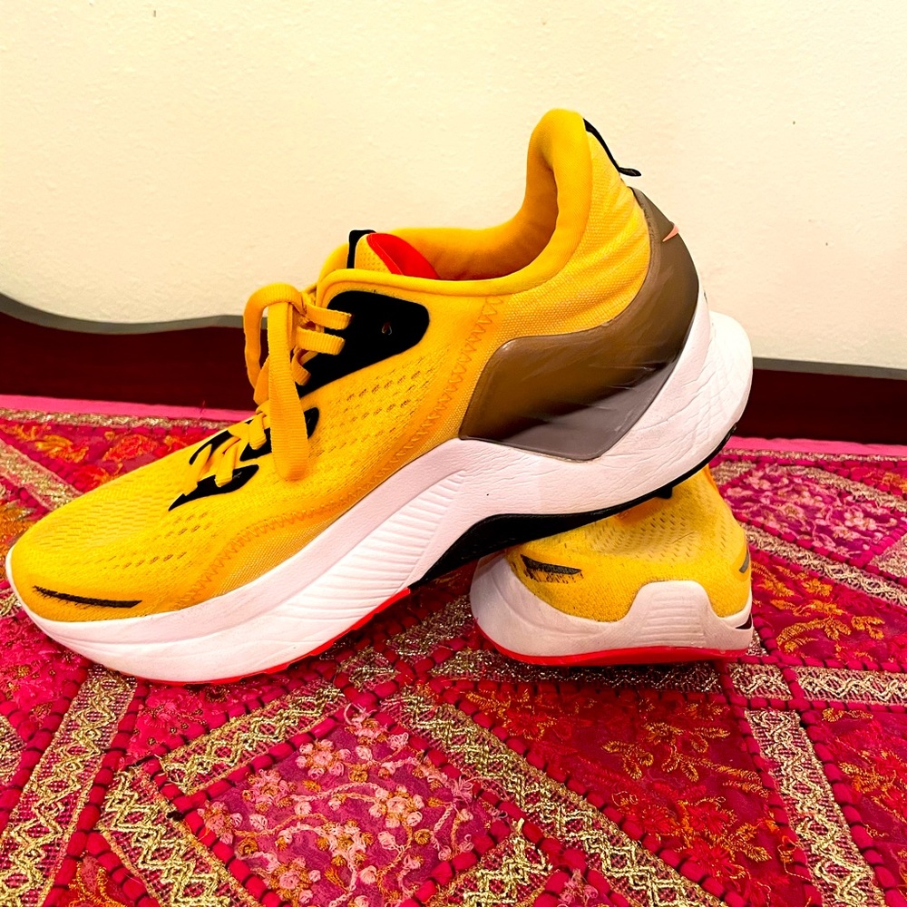 Saucony Endorphin Speedroll Size 9.5 Yellow
